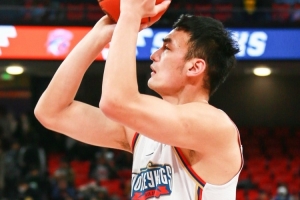 上赛季场均2.8分2.5板!媒体人:山西男篮签下前同曦内线刘东